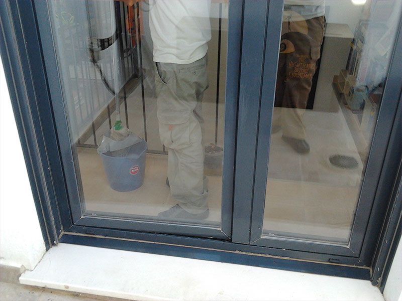 Limpieza final de obra ventanas - VGA Limpieza en Valencia